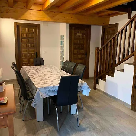 Casa De La Lastra Luena בית נופש